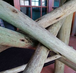 This tables features a unique underside. Where all supports pass one another to create this shape
